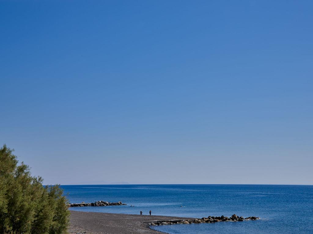 Incognito Beach Villa Santorini Kamari  Bagian luar foto