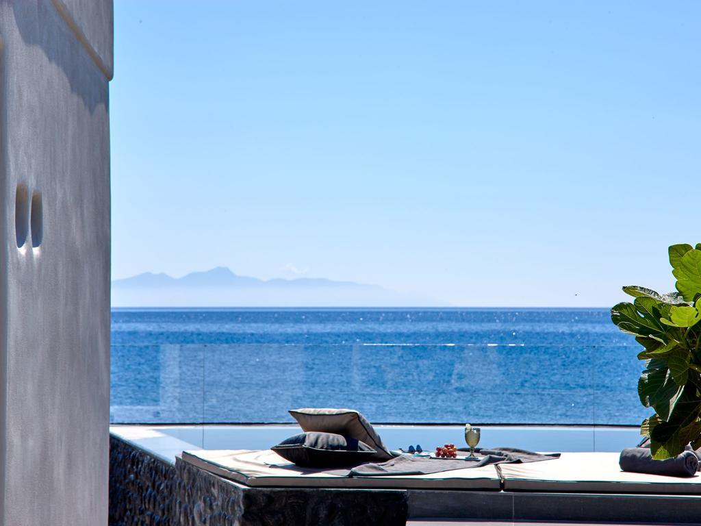 Incognito Beach Villa Santorini Kamari  Bagian luar foto