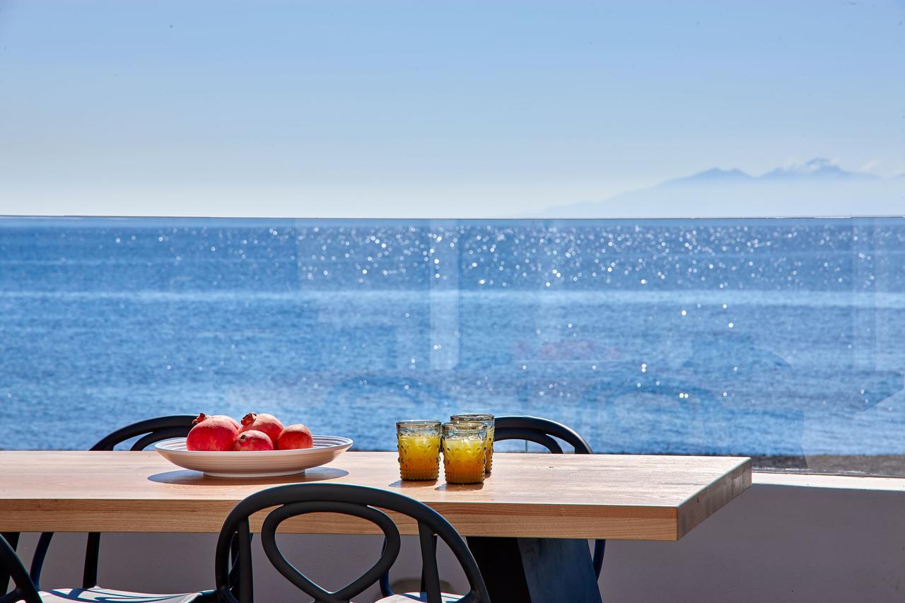 Incognito Beach Villa Santorini Kamari  Bagian luar foto